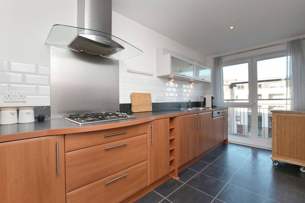 Property photo 2 of 18