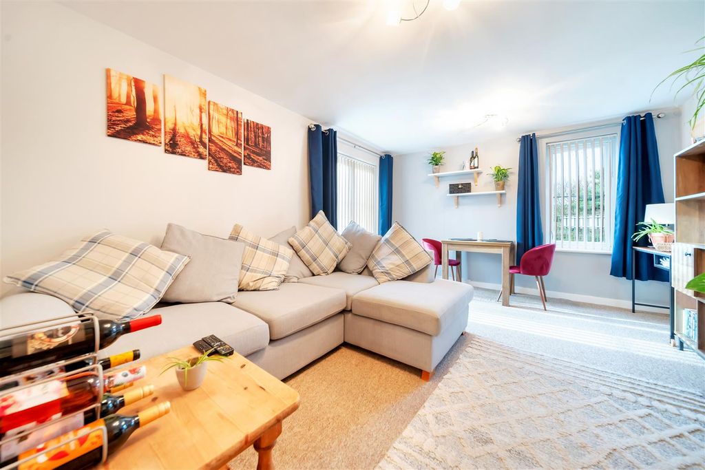 Property photo 2 of 11 Downham Rd-12.Jpg