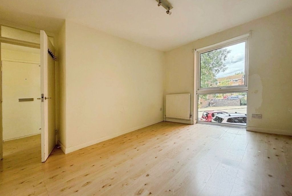 Property photo 2 of 5