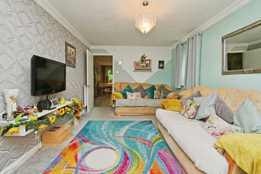 Property photo 3 of 19 Pnmb0678