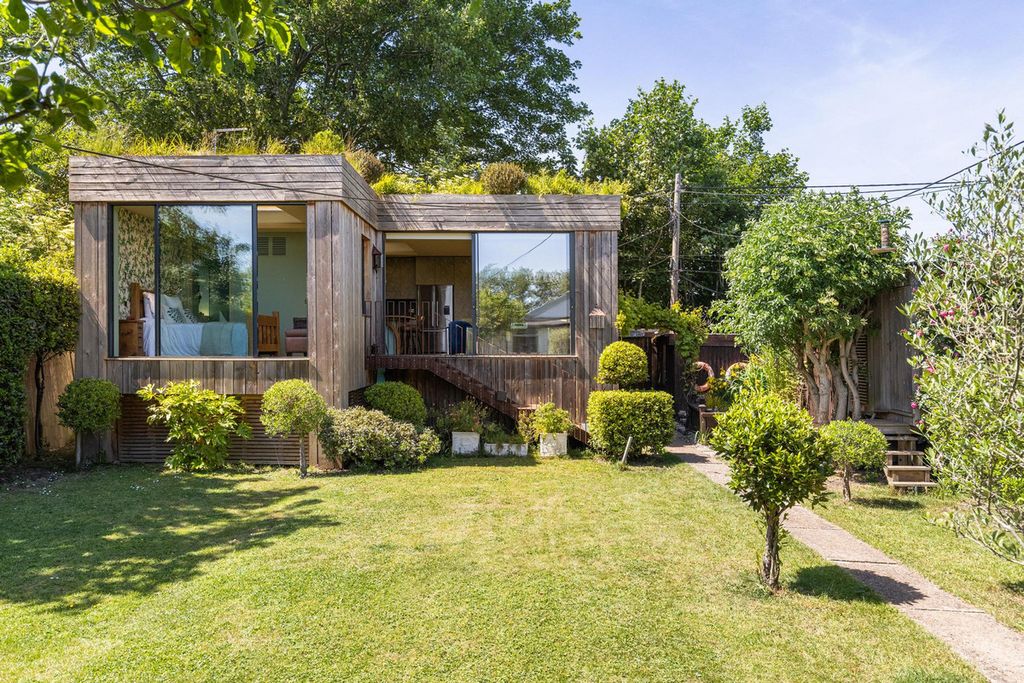 Property photo 3 of 18