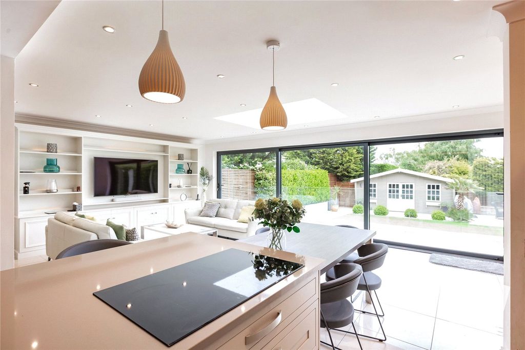 Property photo 2 of 28 Kitchen