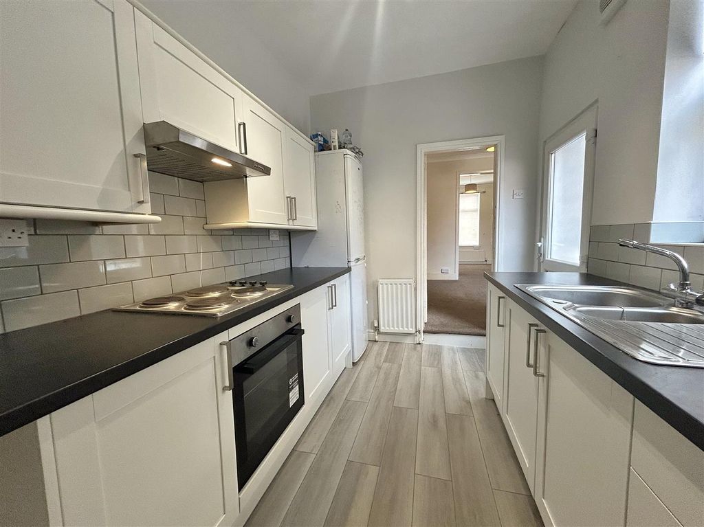 Property photo 2 of 16 Kitchen