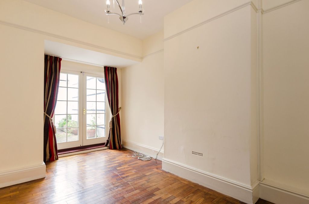 Property photo 3 of 13 Picture 3