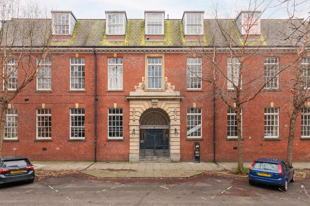 Property photo 2 of 23 F1Chom - External B.Jpg