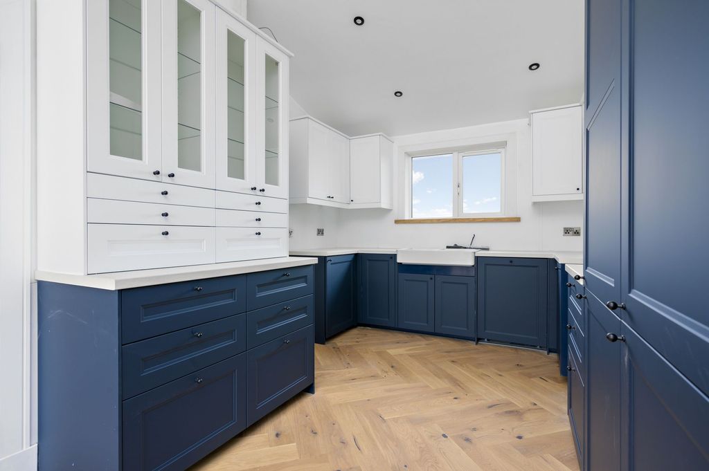 Property photo 3 of 20 Kitchen