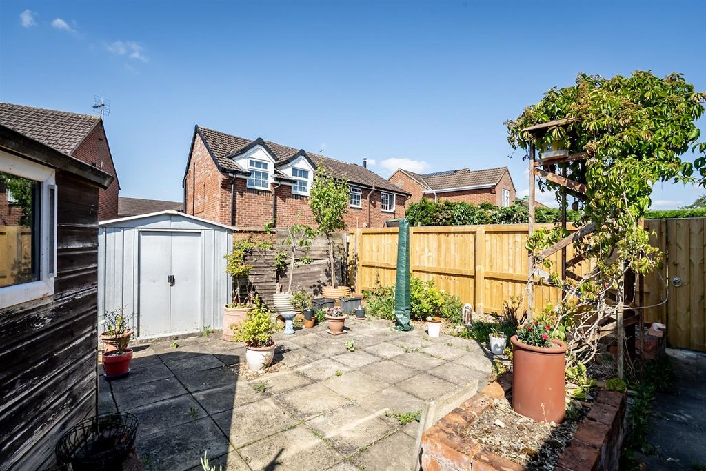 Property photo 2 of 9 Garden