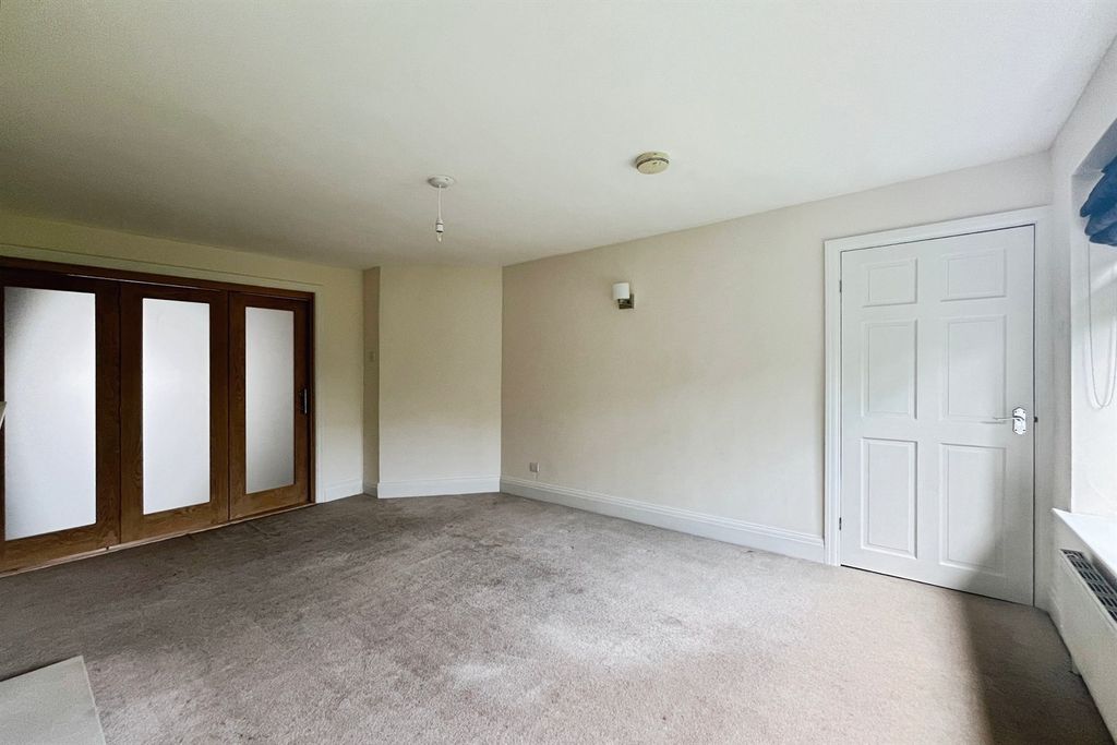 Property photo 3 of 18 Living Room