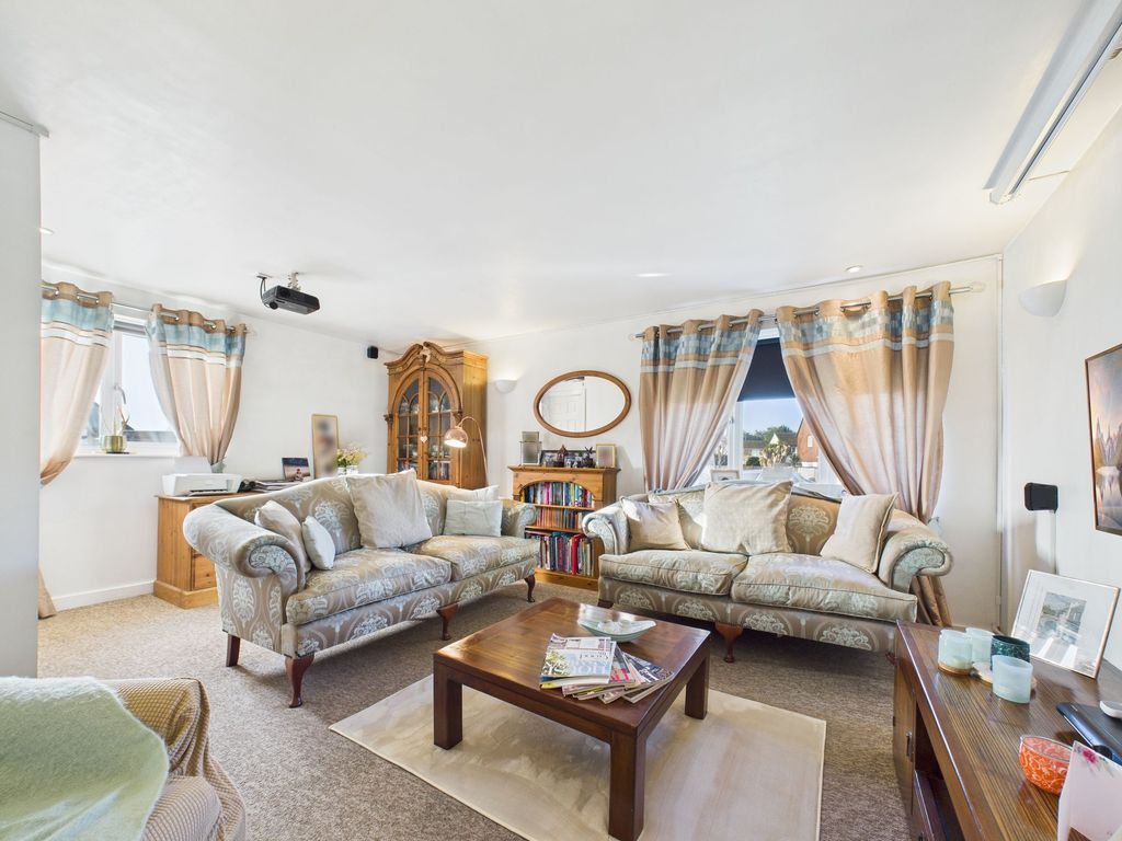 Property photo 3 of 18