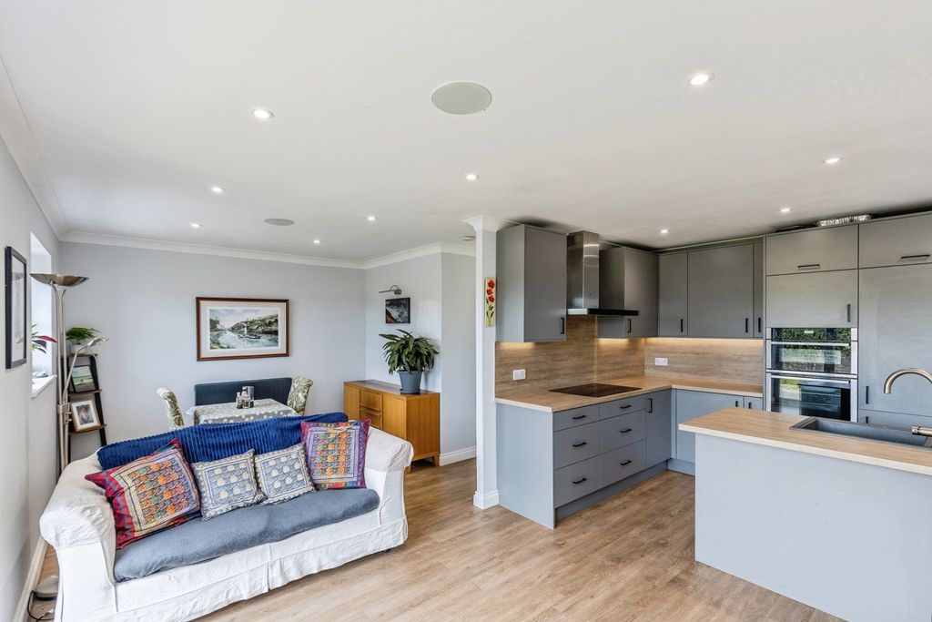 Property photo 2 of 17 Pbox-Img.Jpg