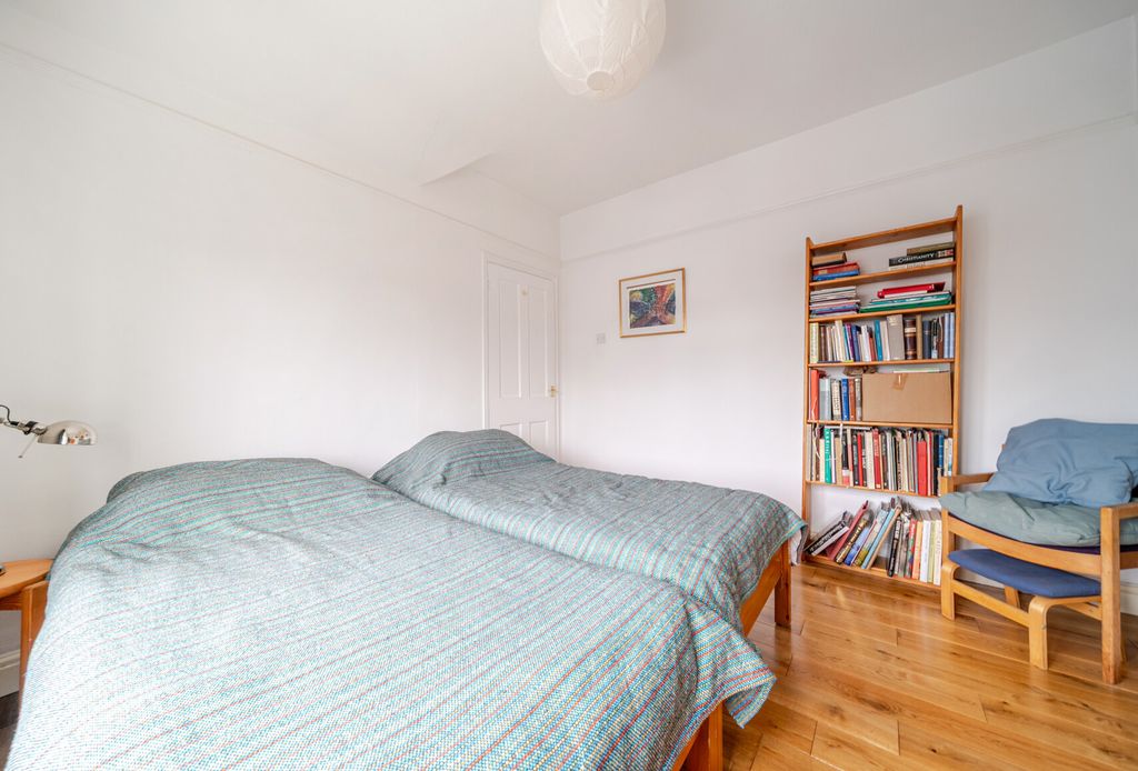 Property photo 2 of 17 1405812-12-698B64...