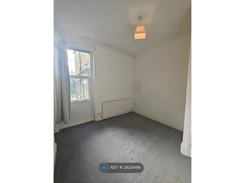 Property photo 3 of 6 Bedroom 1