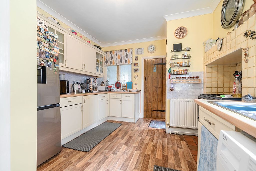 Property photo 3 of 12 Kitchen