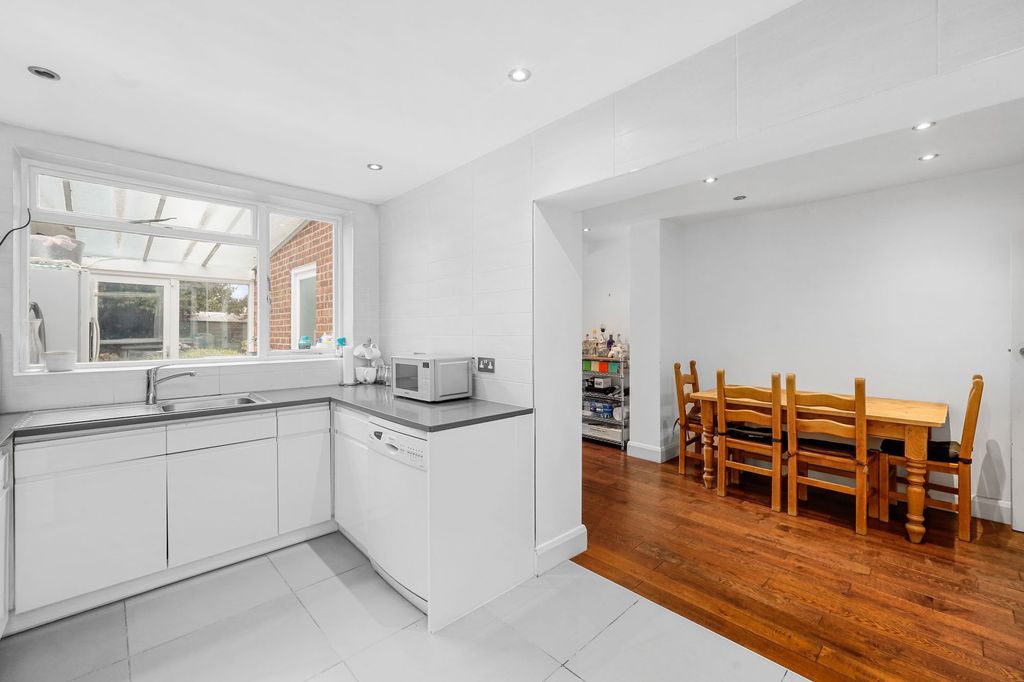 Property photo 3 of 21