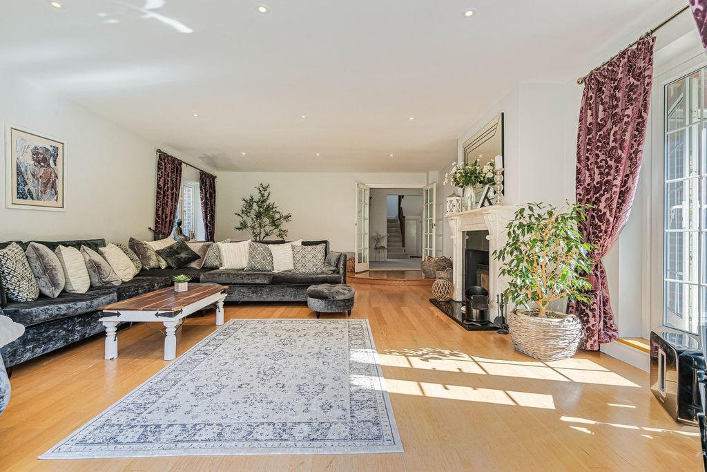 Property photo 3 of 34