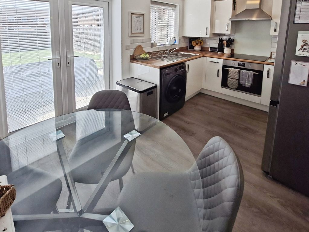 Property photo 3 of 11 Kitchen Dining Room