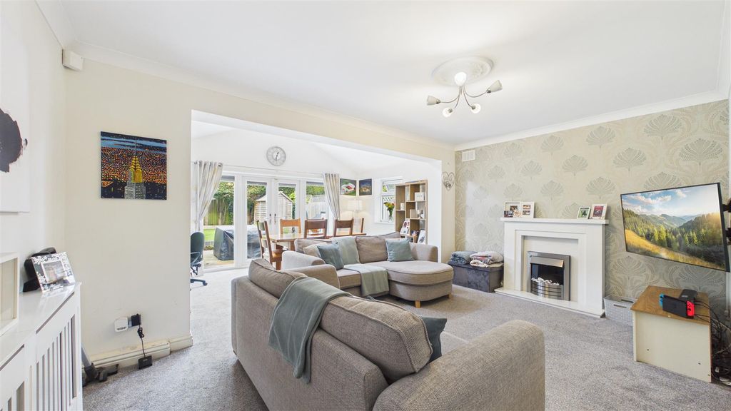 Property photo 3 of 29 Cam05101G0-Pr0153-Still010.Jpg