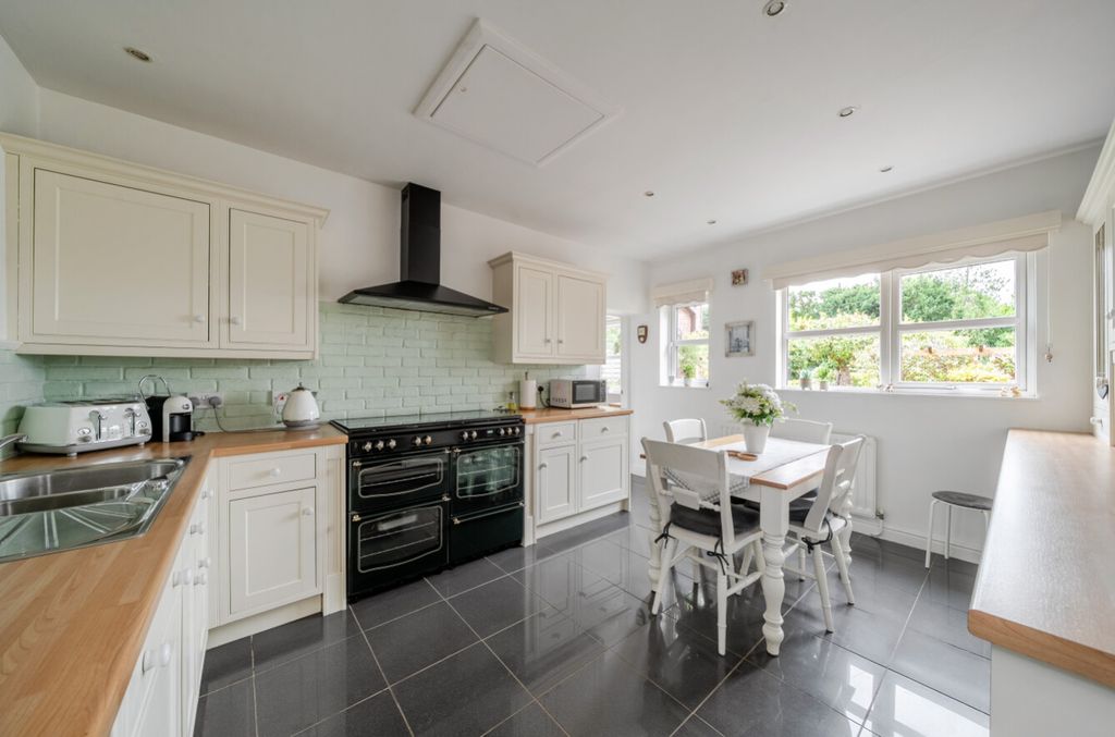 Property photo 2 of 22 1515600-6-1A07B40c1F0Bc