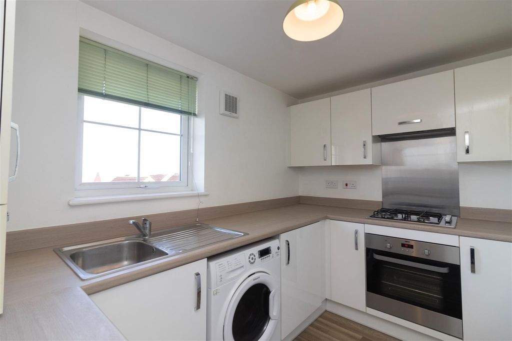 Property photo 3 of 12 Kitchen