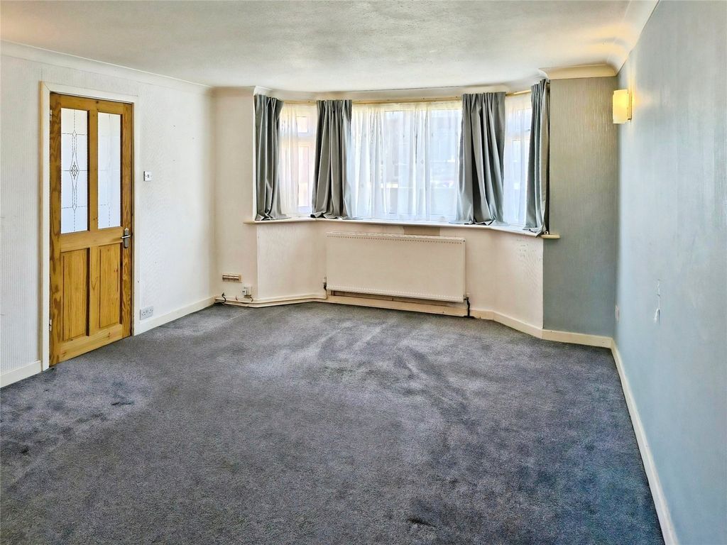Property photo 2 of 17 Lounge