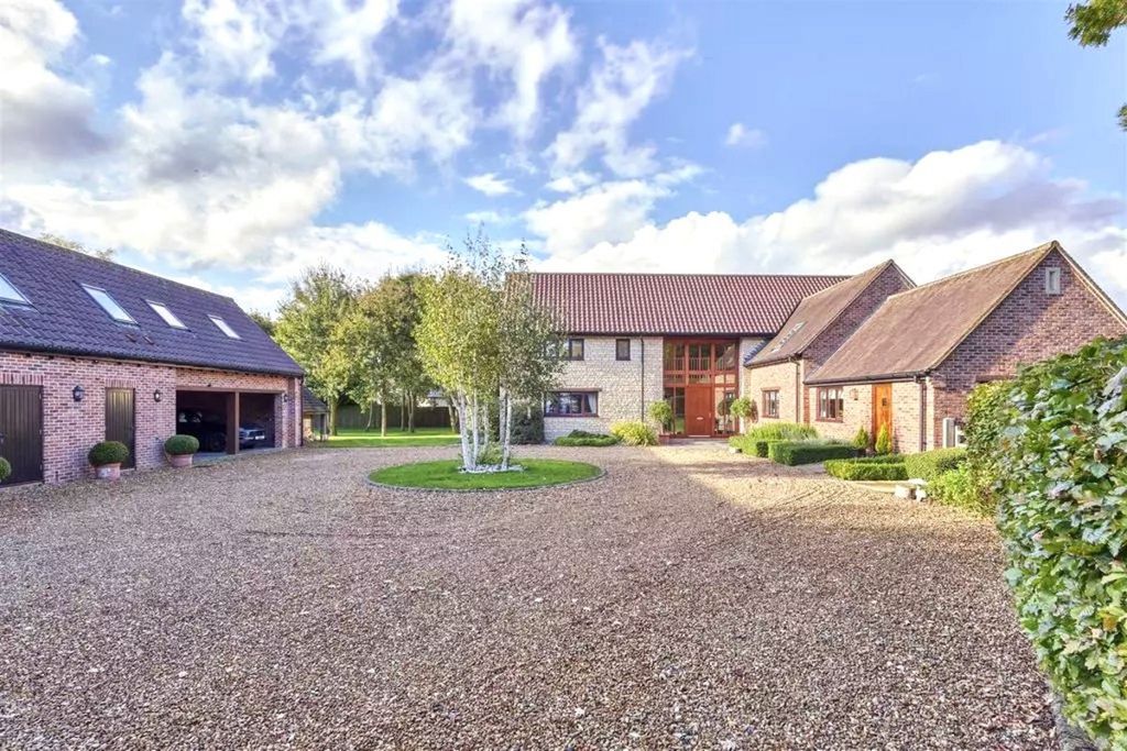 Property photo 1 of 50