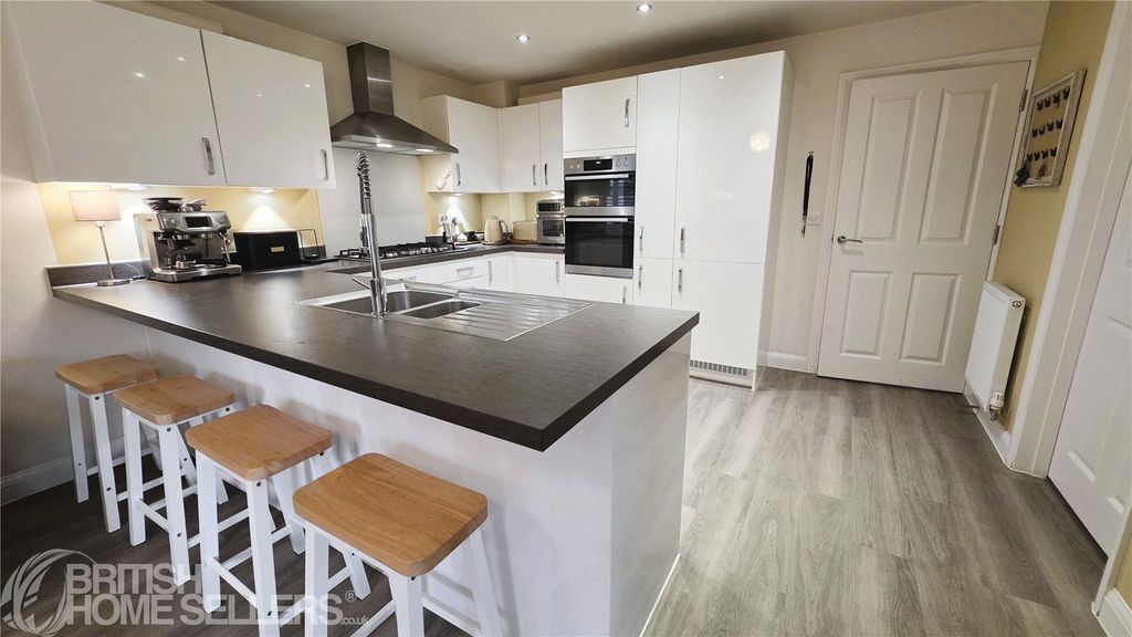 Property photo 3 of 26 Picture No. 23