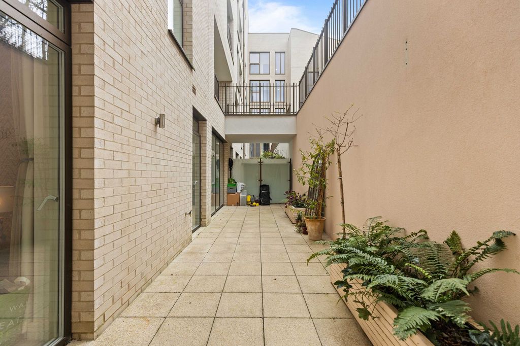 Property photo 3 of 31