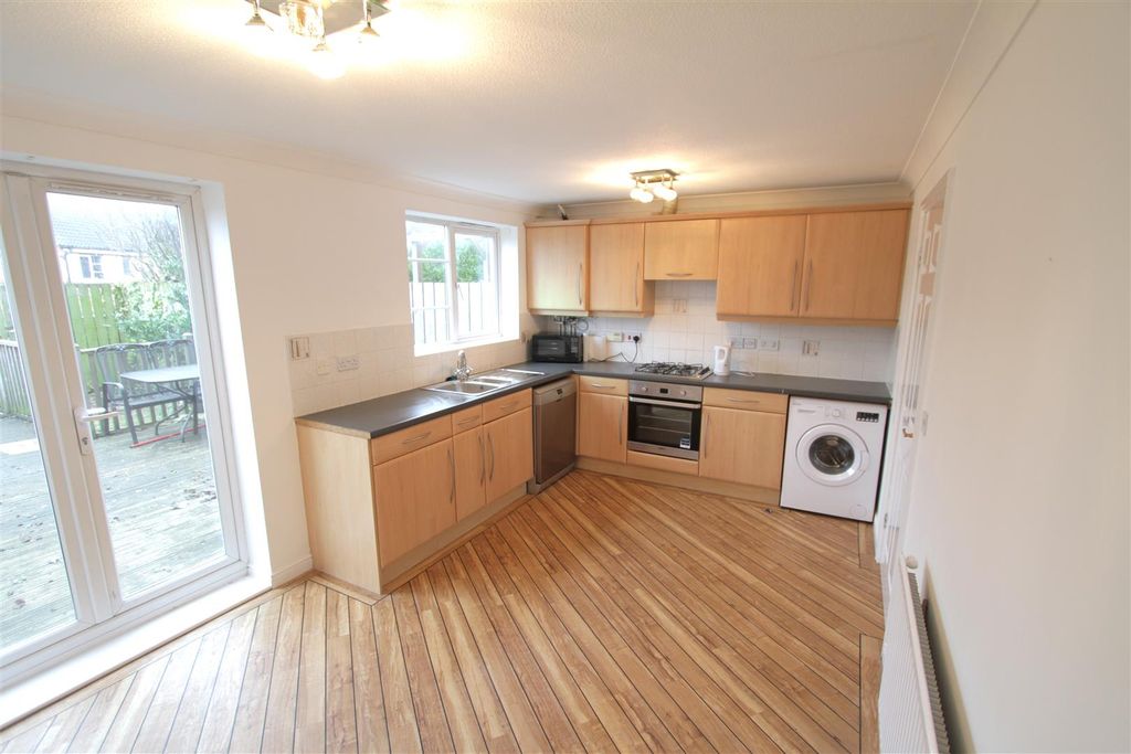 Property photo 2 of 14 Kitchen/Dining Area