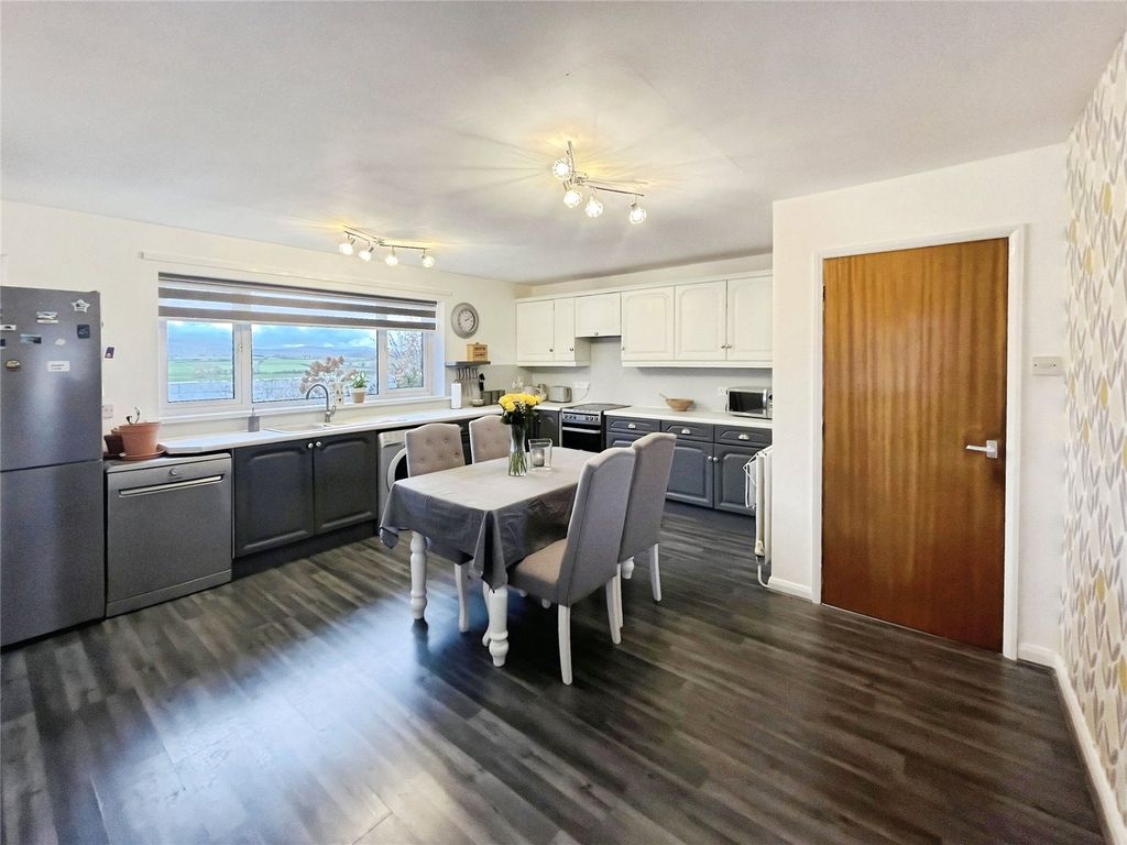 Property photo 3 of 12 Kitchen/Dining Room