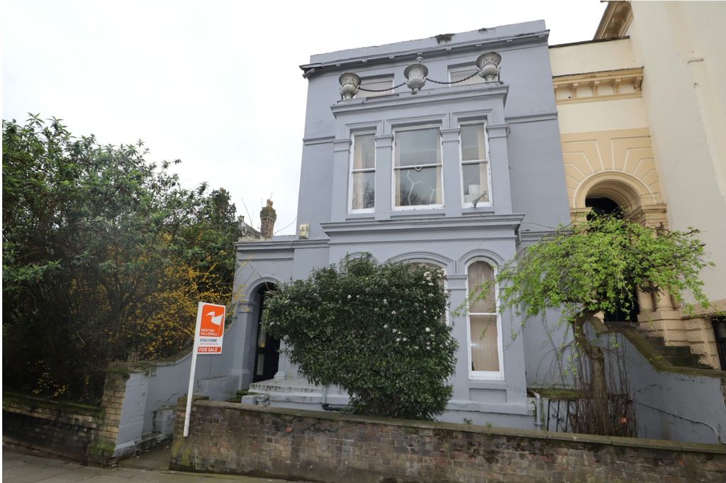 Property photo 1 of 3