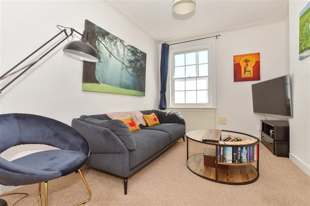 Property photo 2 of 15 Lounge