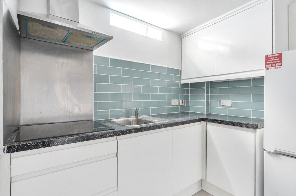 Property photo 2 of 11 Kitchen