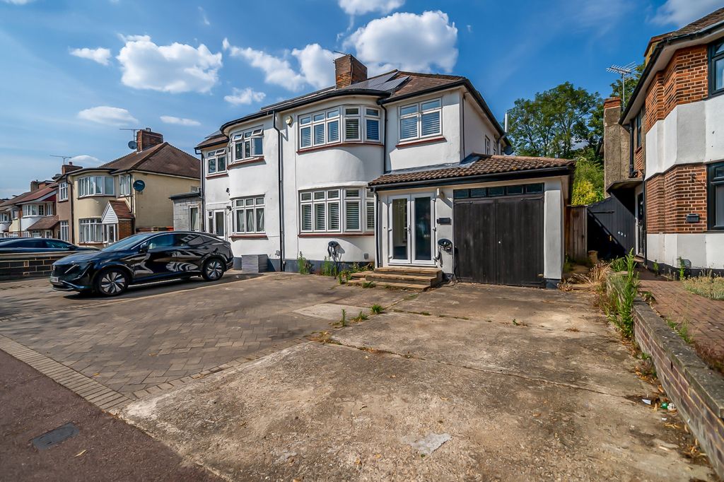 Property photo 1 of 17 External
