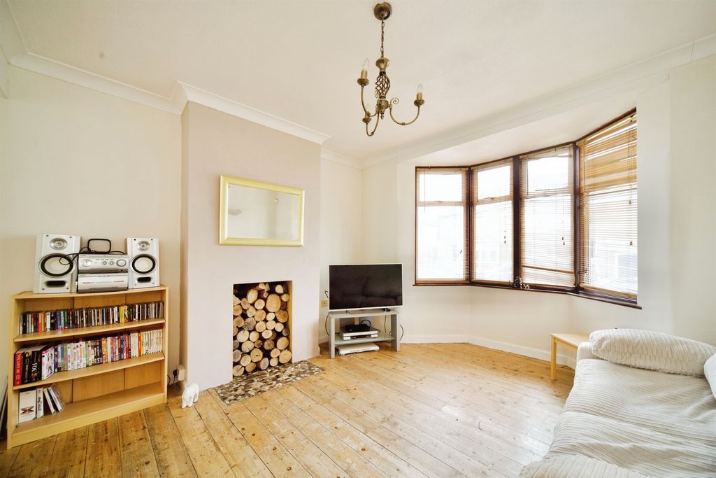 Property photo 2 of 17