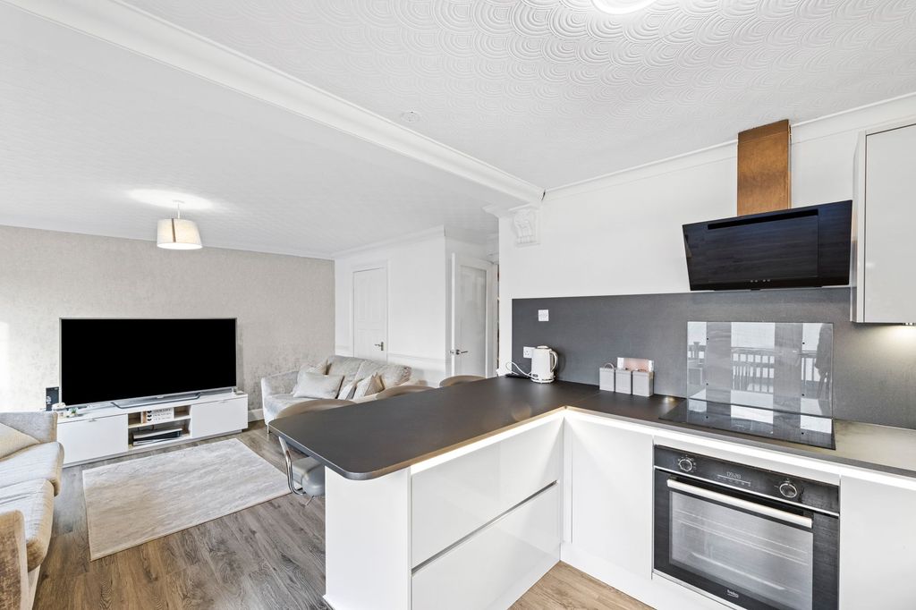 Property photo 2 of 26