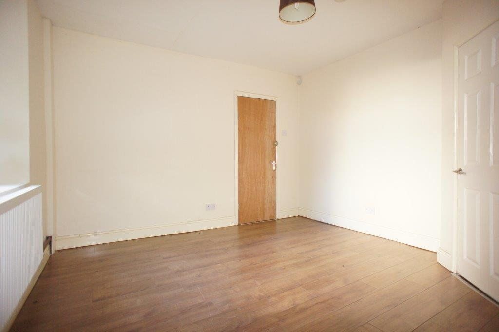 Property photo 3 of 9 Bedroom