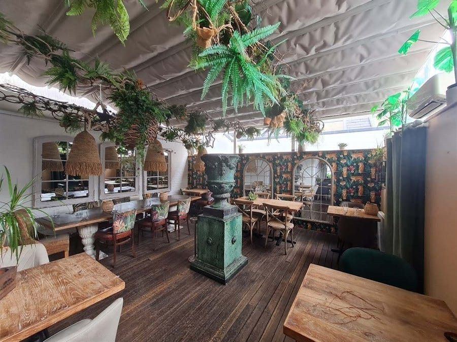 Property photo 2 of 4 106108 Kew Road Int2.Jpg