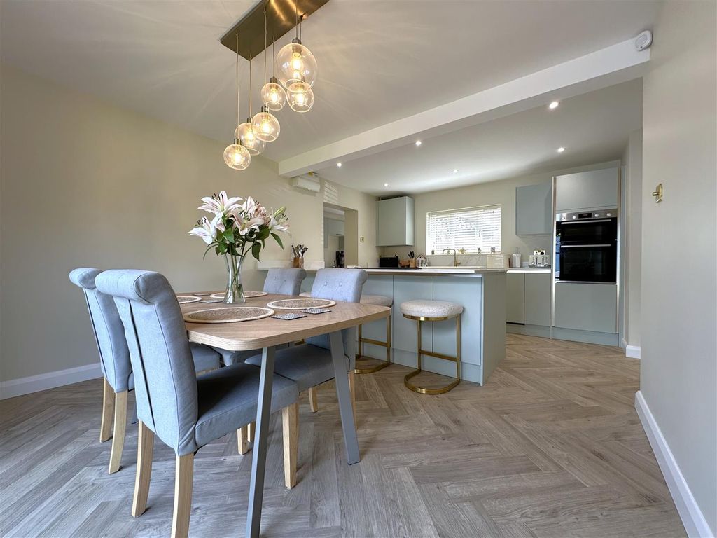 Property photo 2 of 21 Superb Dining Kitchen 3.