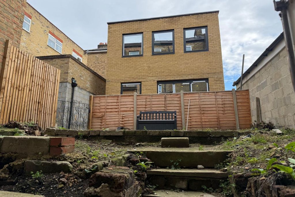 Property photo 3 of 6 Ground Floor And Land At 375 Lewisham High Street, Lewisham, London Se13 6Nz