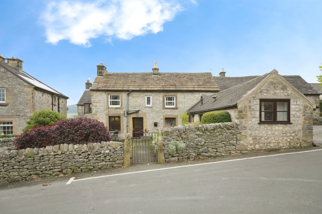 Property photo 1 of 17