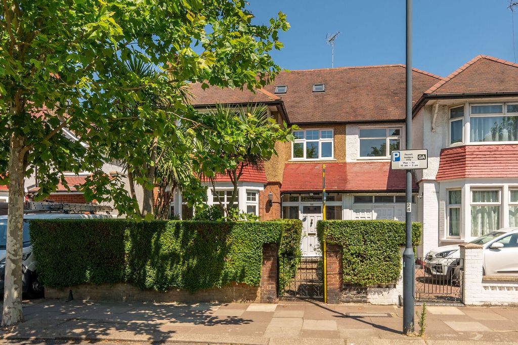 Property photo 2 of 17