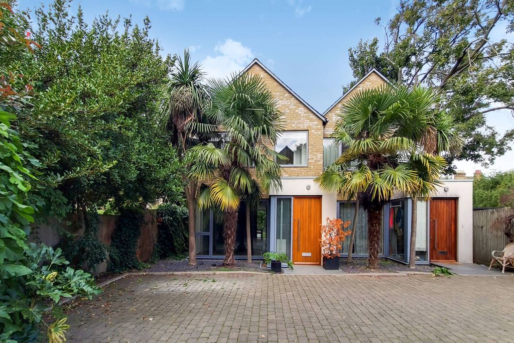 Property photo 2 of 13
