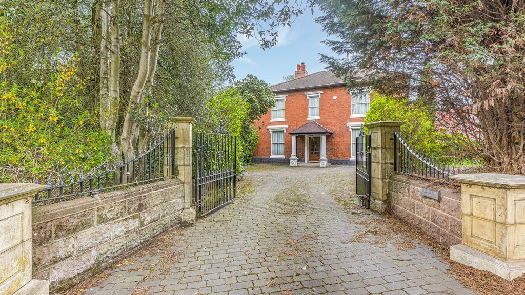 Property photo 2 of 34