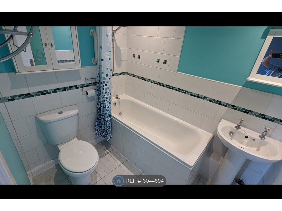 Property photo 3 of 4 Bathroom