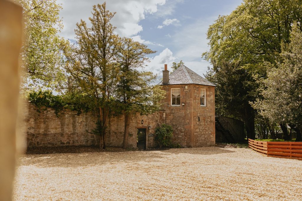 Property photo 1 of 44 5003820