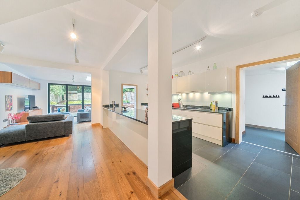 Property photo 2 of 34 Picture No. 04