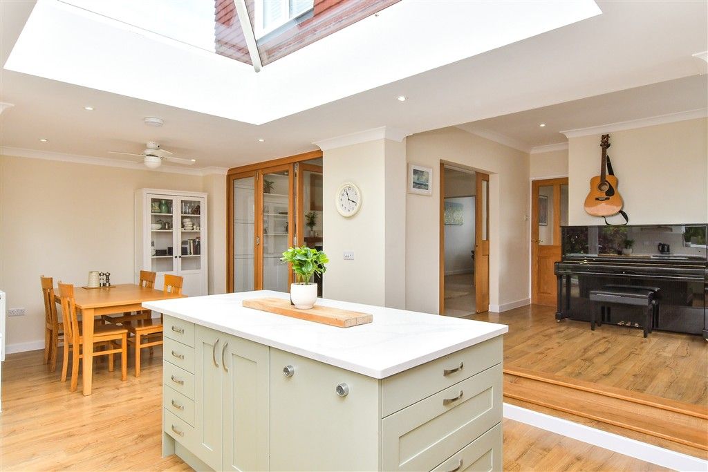 Property photo 3 of 19 Kitchen/ Dining Area