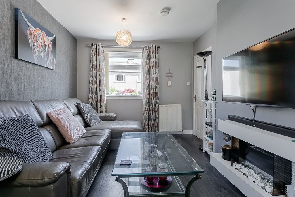 Property photo 3 of 28