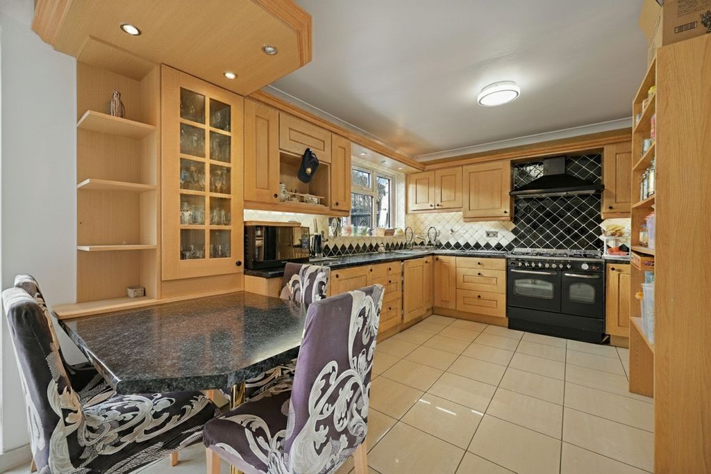 Property photo 2 of 13