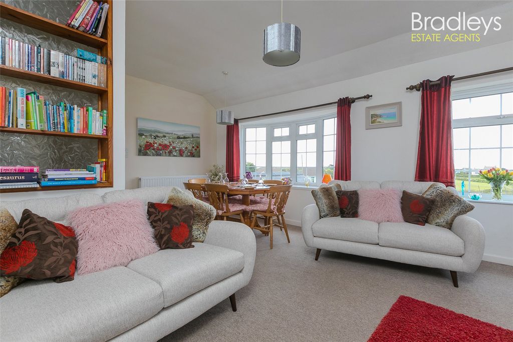Property photo 2 of 17 Picture No. 28